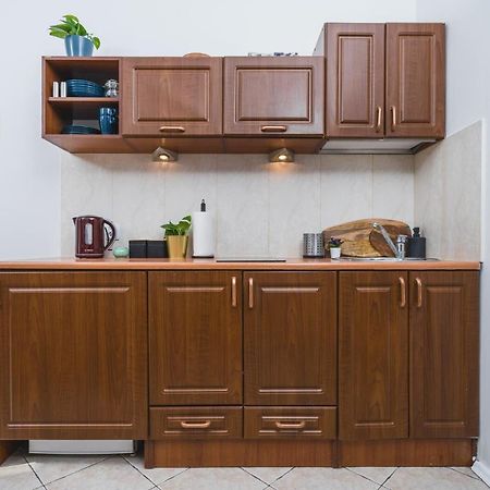 2 Bedroom Apartment Next To The Main Railway Station - By Upstairs Krakau Buitenkant foto