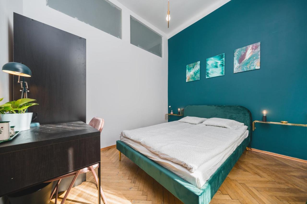 2 Bedroom Apartment Next To The Main Railway Station - By Upstairs Krakau Buitenkant foto