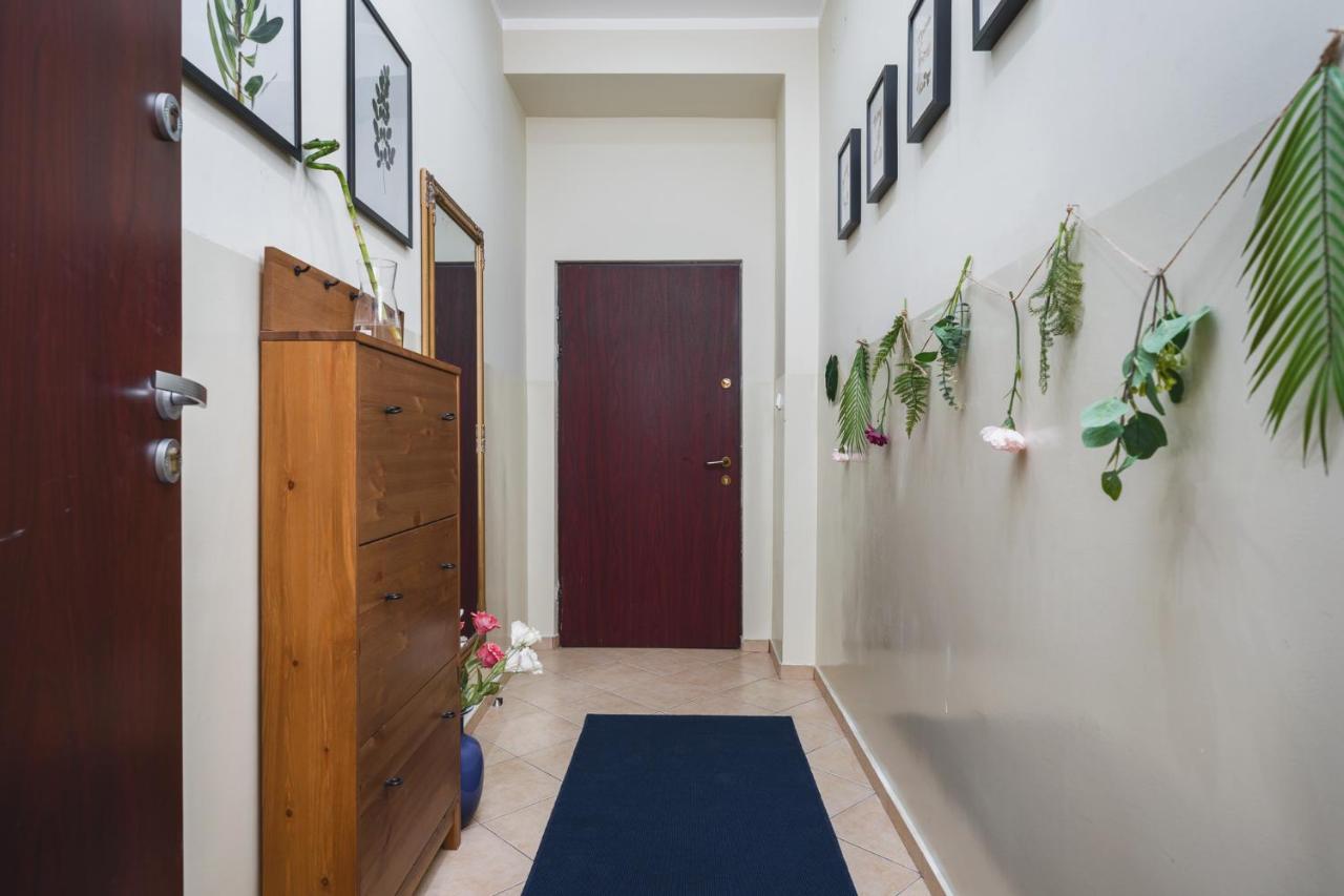 2 Bedroom Apartment Next To The Main Railway Station - By Upstairs Krakau Buitenkant foto