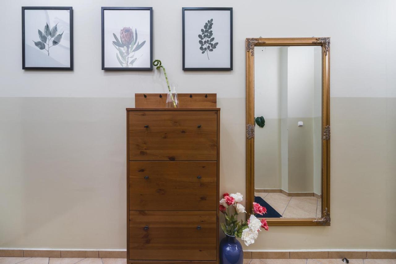 2 Bedroom Apartment Next To The Main Railway Station - By Upstairs Krakau Buitenkant foto