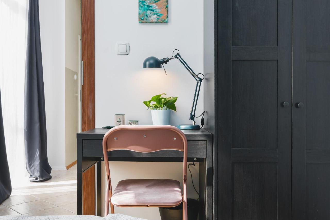 2 Bedroom Apartment Next To The Main Railway Station - By Upstairs Krakau Buitenkant foto