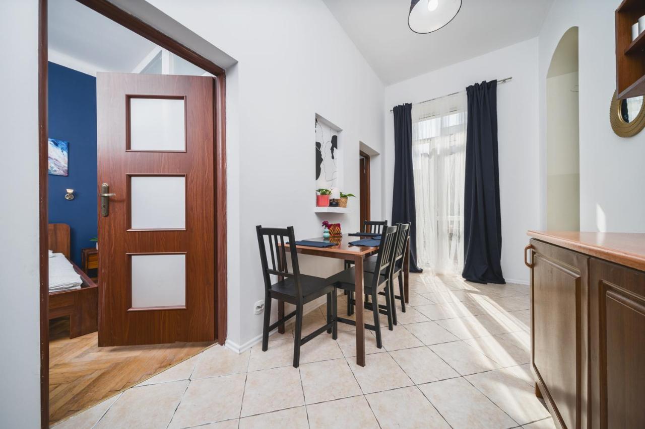 2 Bedroom Apartment Next To The Main Railway Station - By Upstairs Krakau Buitenkant foto