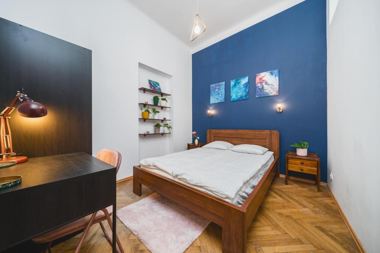 2 Bedroom Apartment Next To The Main Railway Station - By Upstairs Krakau Buitenkant foto