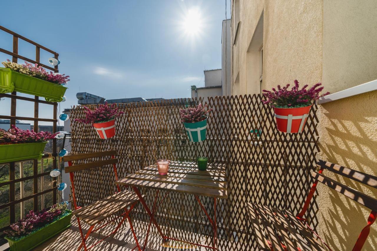 2 Bedroom Apartment Next To The Main Railway Station - By Upstairs Krakau Buitenkant foto