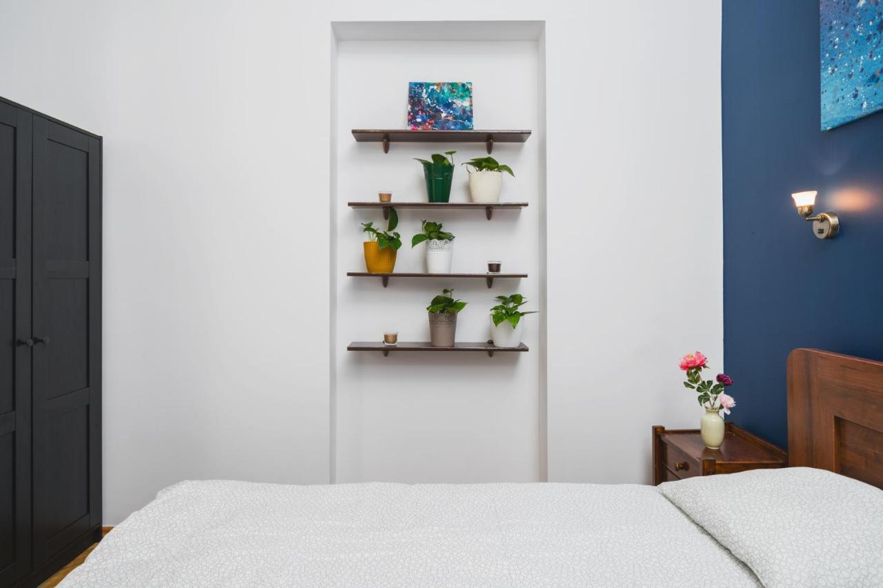 2 Bedroom Apartment Next To The Main Railway Station - By Upstairs Krakau Buitenkant foto
