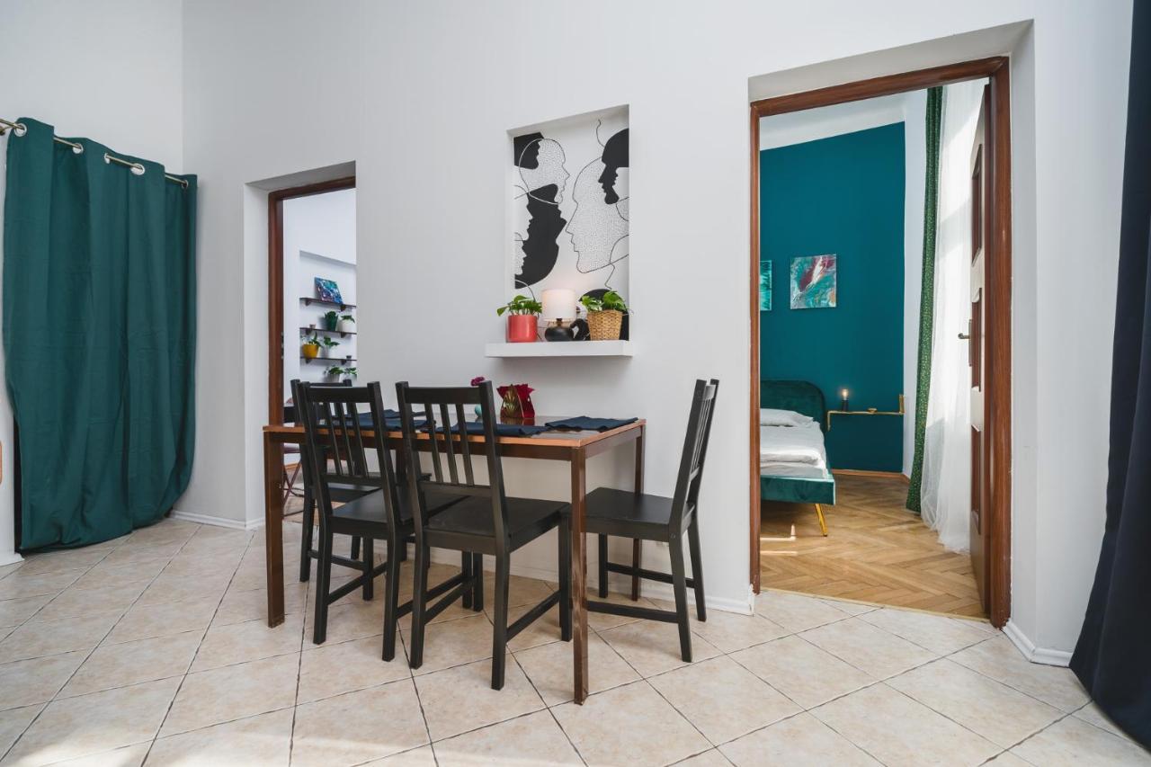 2 Bedroom Apartment Next To The Main Railway Station - By Upstairs Krakau Buitenkant foto