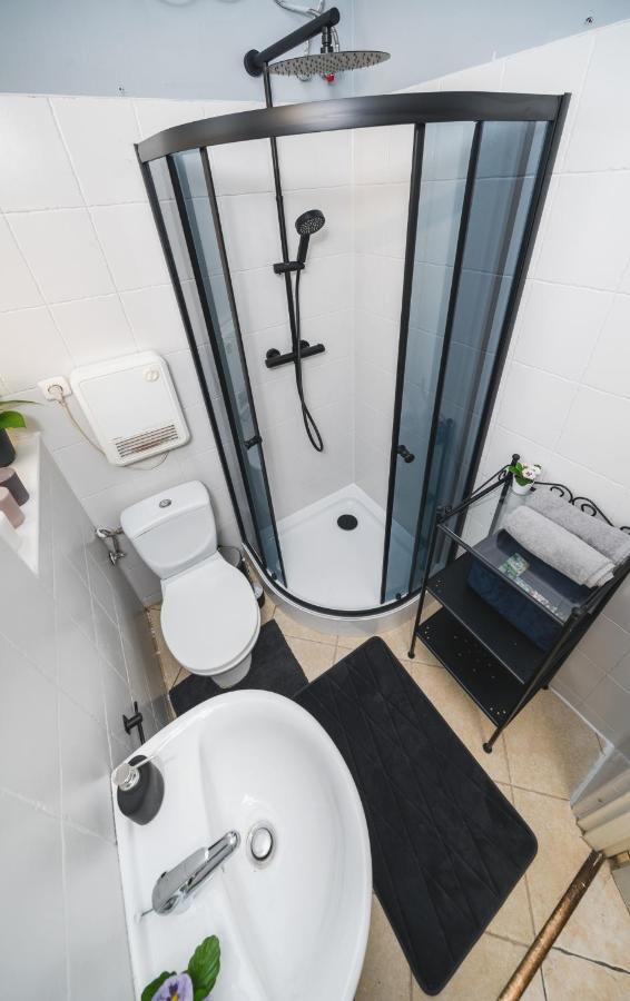 2 Bedroom Apartment Next To The Main Railway Station - By Upstairs Krakau Buitenkant foto